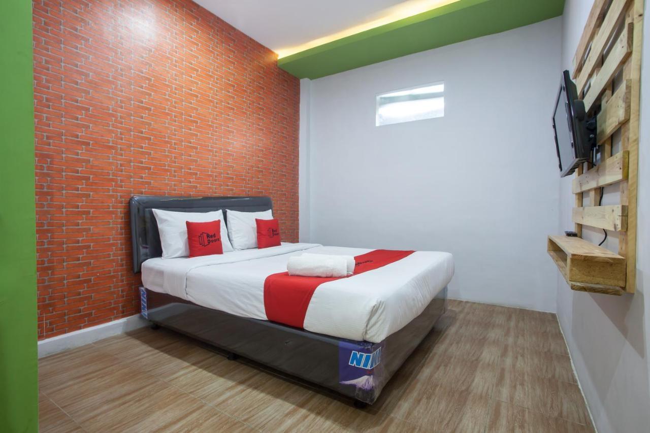 Reddoorz Plus @ Raya Sengkaling Malang Exteriér fotografie